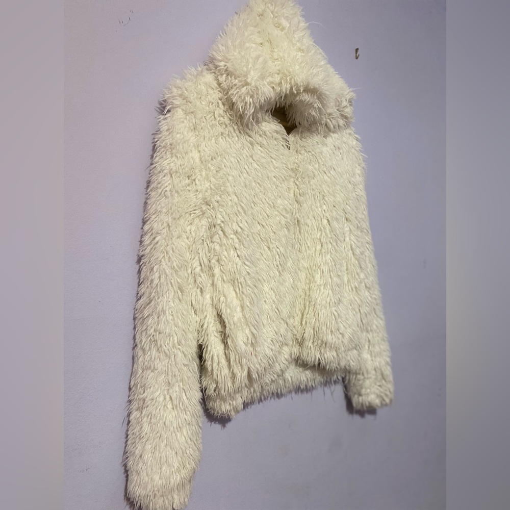 Warm white sweater, Size M, oversize style.